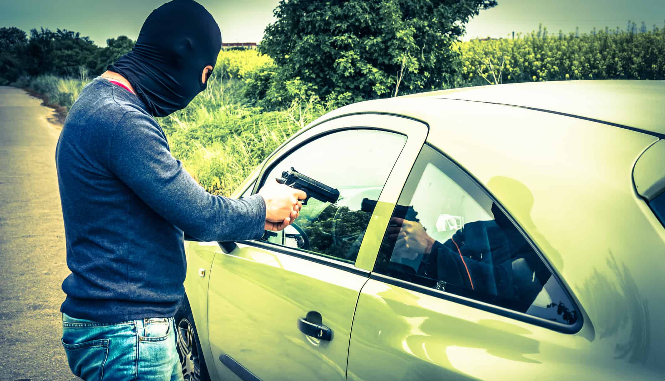 Shocking! Thieves drive off with car and the car owner’s wife after owner leaves keys inside