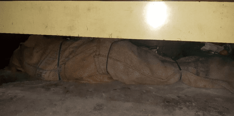 Man strangulates wife to death, hides body in sack and flees