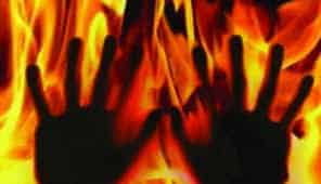 Kolkata woman sets her father on fire after dinner