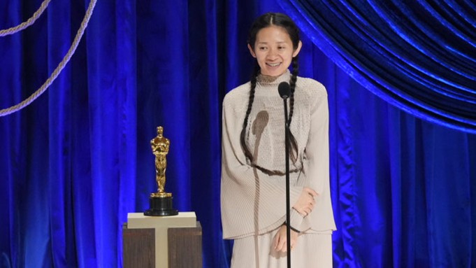 NOMADLAND DIRECTOR CHLOE ZHAO BRINGS HER MOVIE’S REAL LIFE NOMADS TO 2021 OSCARS