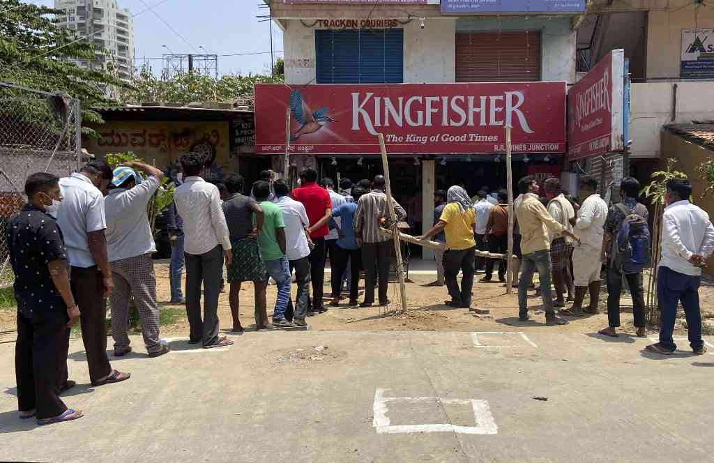 Injection nahin, alcohol fayeda karegi: Long queues outside liquor shops as Delhi enters week-long l