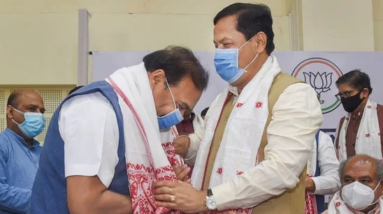 Netizens full of emotion for outgoing CM Sarbananda Sonowal, pour their heart out in social media po