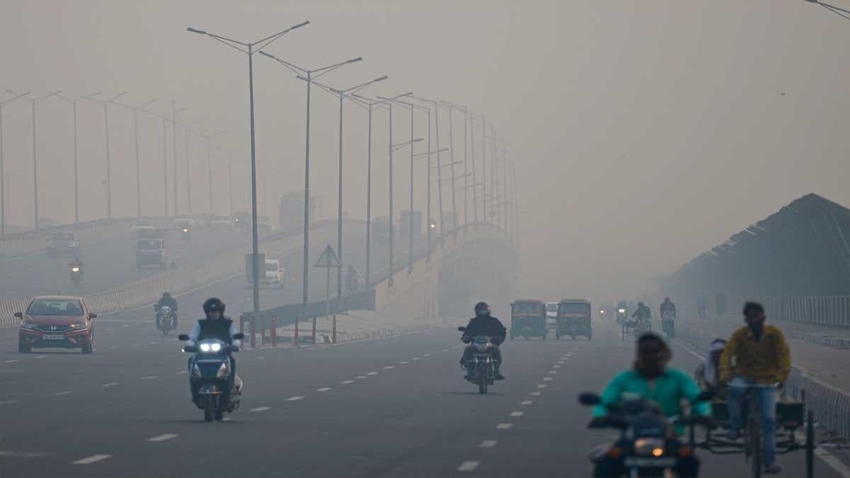 Delhi: Air Quality Remains in 'Very Poor' category, Mercury Levels to Drop