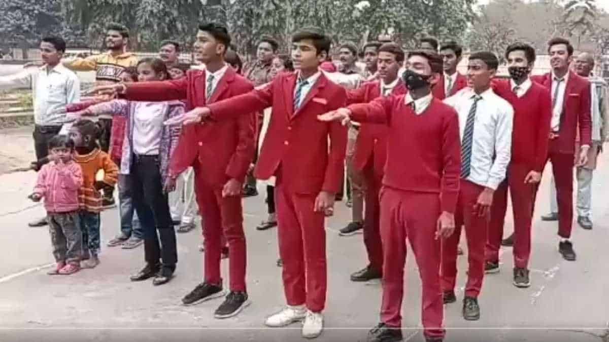 School kids made to take an anti-minority pledge 'Hindu Rashtra' in Uttar Pradesh