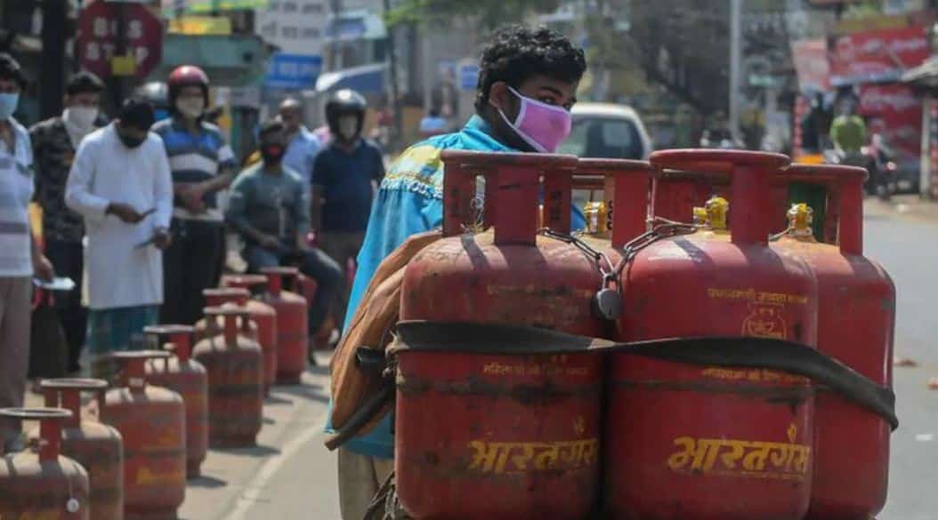 Good News: Commercial LPG cylinder price slashed by Rs 102.50