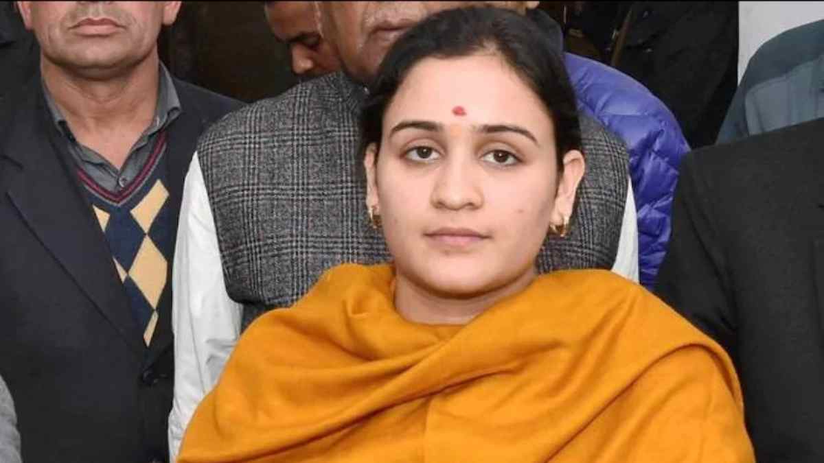 Mulayam Singh Yadav's daughter-in-law Aparna Yadav joined BJP