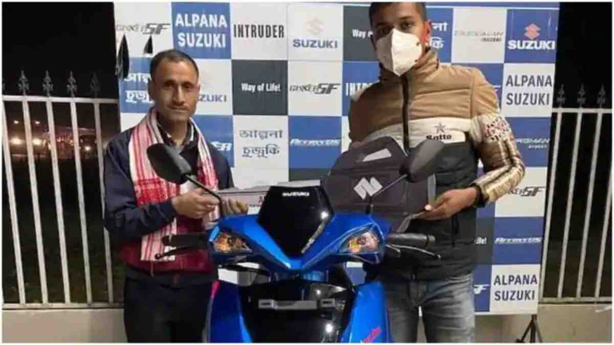 Assam shopkeeper purchases dream scooter with sack full of coins, netizens raise cheers