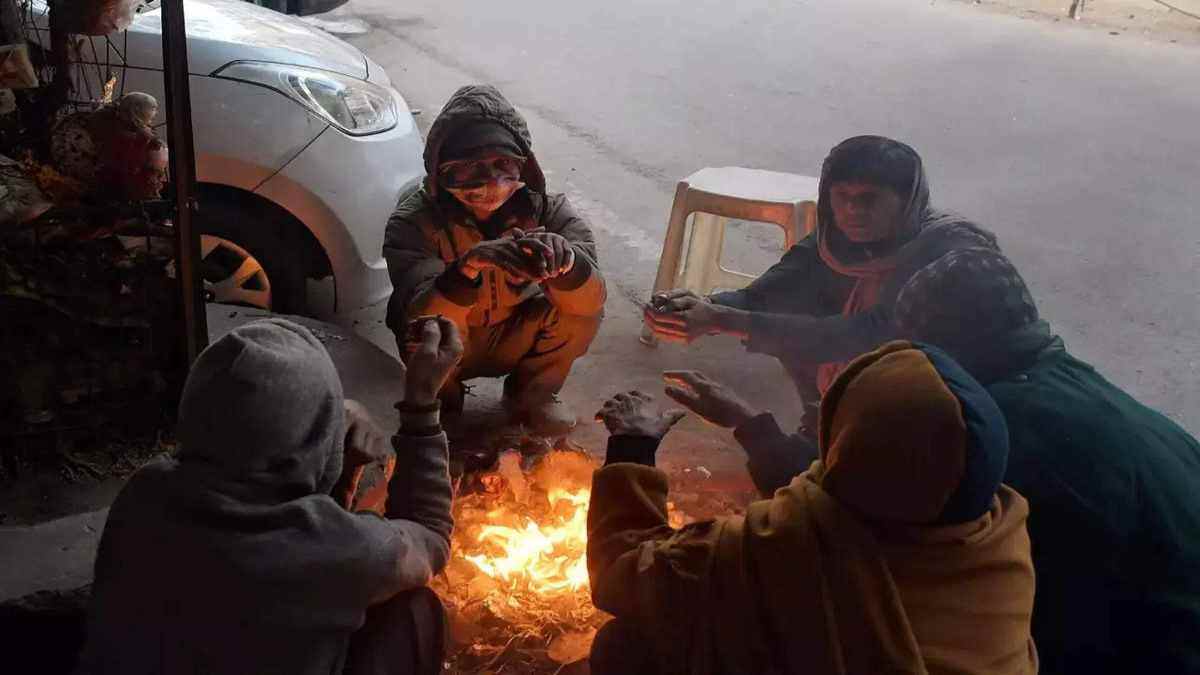 Cold wave surrounds Delhi, IMD predicts rainfall over northwest India today