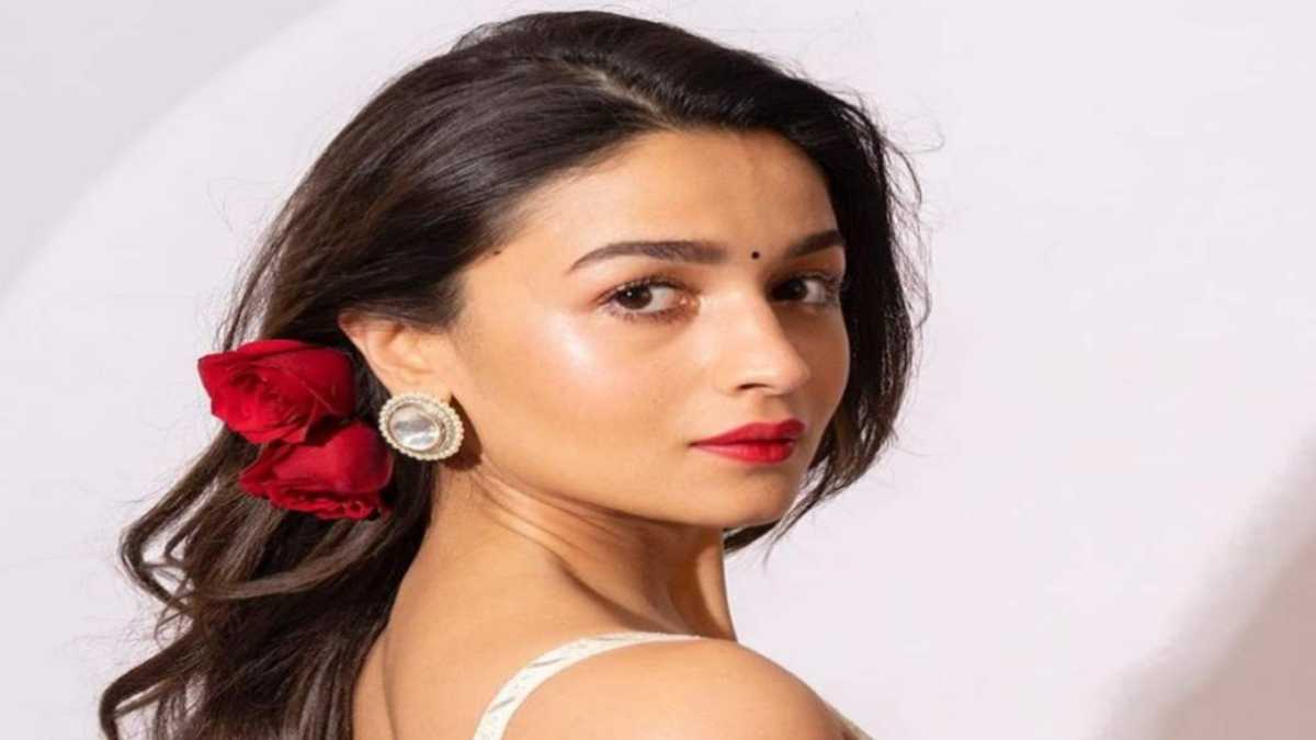 1200px x 675px - Alia Bhatt to make her Hollywood debut with Gal Gadot