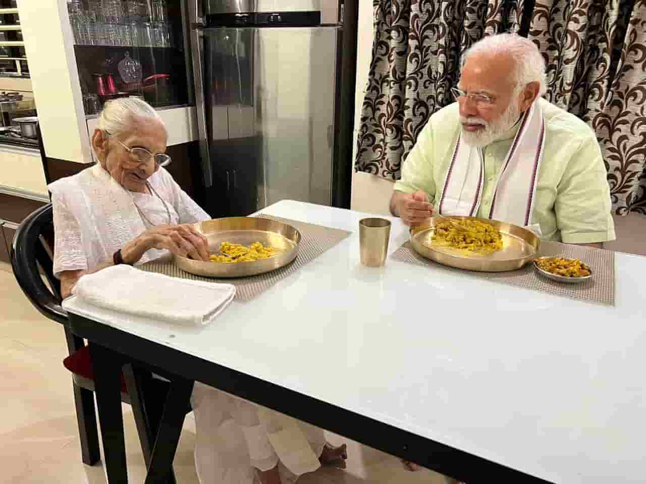 PM Modi meets his mother after two years, takes blessings by touching feet, enjoys Khichidi