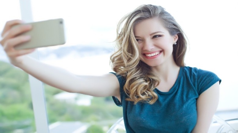 Beware of clicking 'Selfies' report says cellphones may distort physiognomy