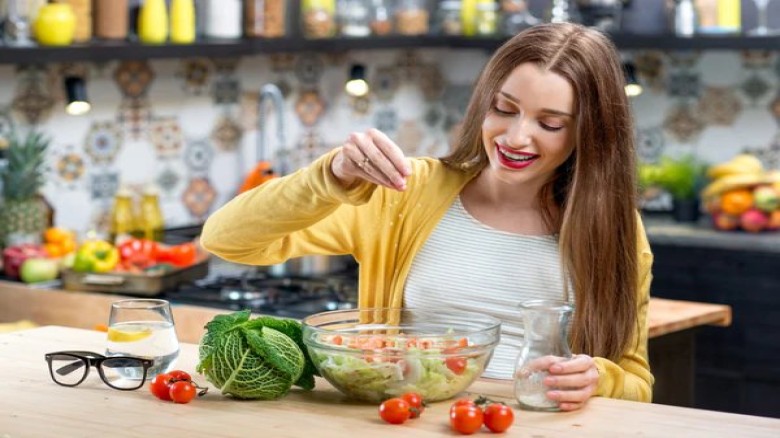 Check out the importance of eating food slowly, and learn how to do it