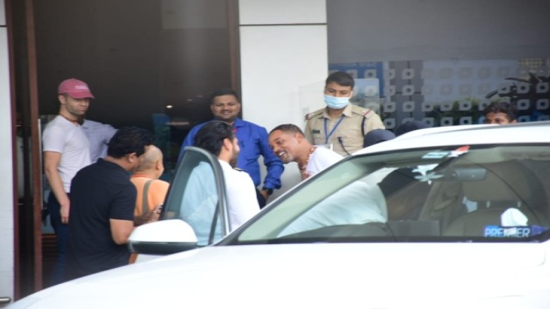 Will Smith arrives in India, makes his first public appearence since the Chris Rock slapgate at the Oscars