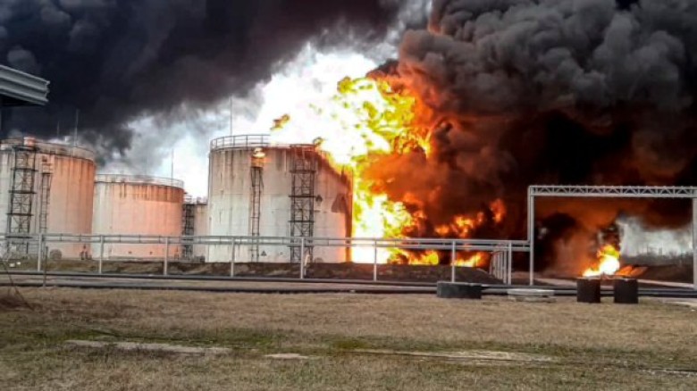 Breaking: Russian oil depot near Ukraine border catches fire