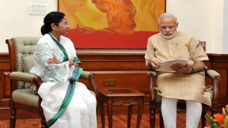 PM Modi meets Mamata Banerjee at the conference and gives 'advice' on chilli