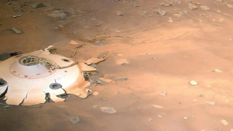 UFO-like object captured by NASA on Mars. Check it out!