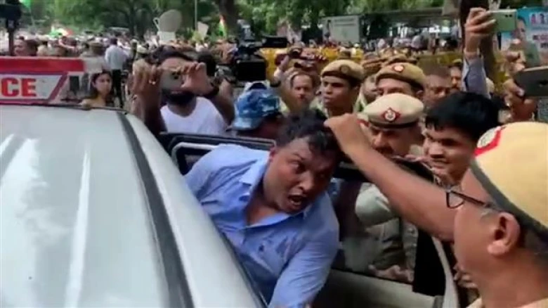 Delhi Police responds as Cong leader asks personnel: 'Kyun maar rahe ho'