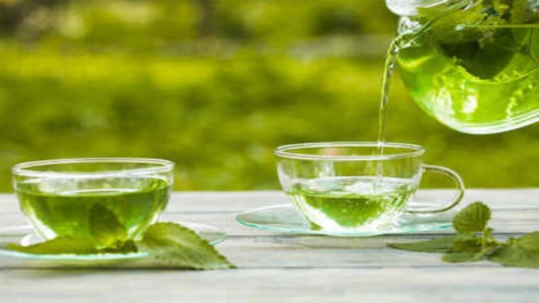 Does drinking four cups of green tea a day reduce diabetes risk? Check here