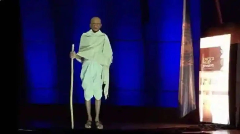 Mahatma Gandhi makes special appearance at the U.N: Promote Education