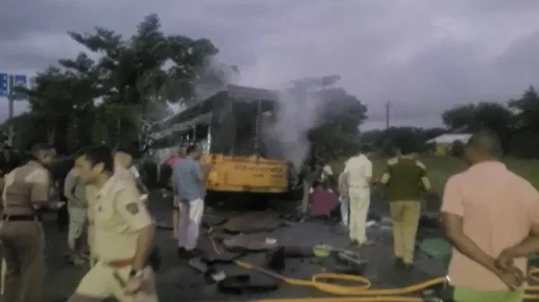 Nasik: 8 killed after a bus catches fire