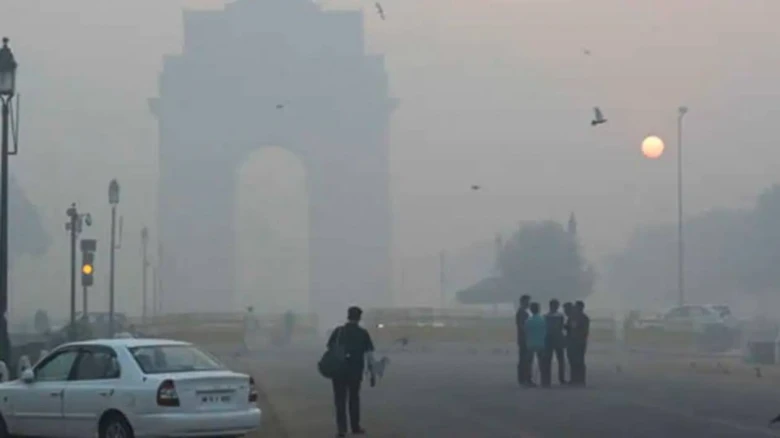 Delhiites Wake Up to ‘Unhealthy’ Level Air Quality; IMD Predicts Light Spell of Rain Today