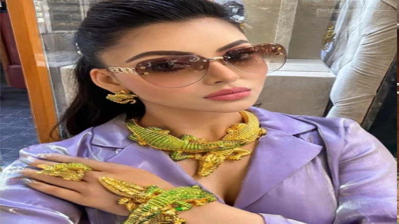 Urvashi Rautela flaunts world's most expensive necklace; Wishes her fans Happy New Year!