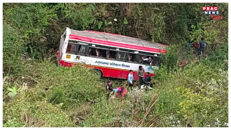 ভয়াৱহ দুৰ্ঘটনাঃ পথৰ কাষৰ দ খাৱৈত বাগৰি পৰিল যাত্ৰীবাহী বাছ, প্ৰাণ হেৰুৱালে দুজনকৈ যাত্ৰীয়ে, ক’ত?