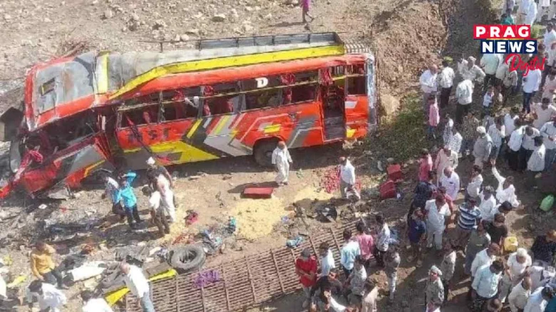 দলঙৰ পৰা বাগৰি পৰিল যাত্ৰীবাহী বাছ! ১৫জনৰ থিতাতে মৃত্যু, আহত ২৫ জন
