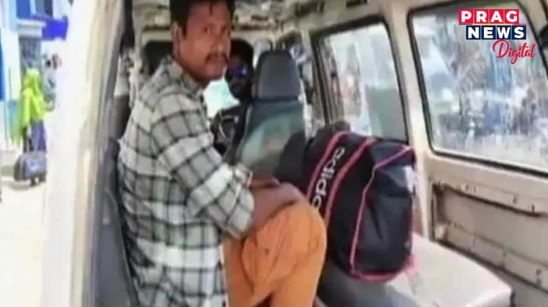 বিকশিত ভাৰত!এম্বুলেন্স ভাড়া কৰিবলৈ ধন নথকাত  কণমানি পুত্ৰৰ মৃতদেহ বেগত ভৰাই  বাছেৰে ২০০  কিলোমিটাৰ যাত্ৰা  কৰিলে এজন লোকে