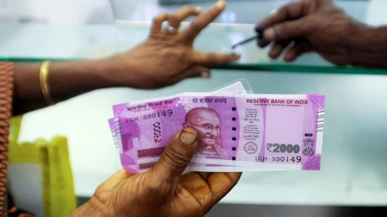 No forms or ID proof required to exchange Rs 2,000 notes: SBI