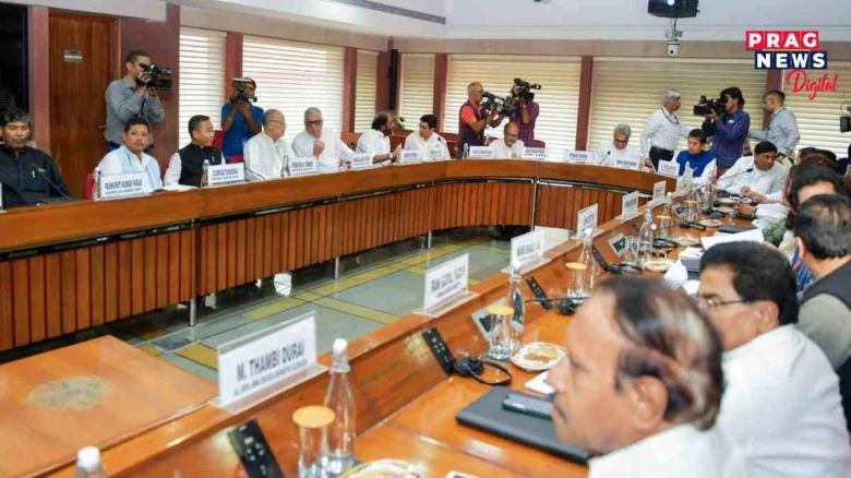 মণিপুৰৰ পৰিস্থিতি সন্দৰ্ভত অমিত শ্বাহৰ অধ্যক্ষতাত সম্পন্ন সৰ্বদলীয় বৈঠক; মণিপুৰলৈ সৰ্বদলীয় প্ৰতিনিধি দল প্ৰেৰণত গুৰুত্ব