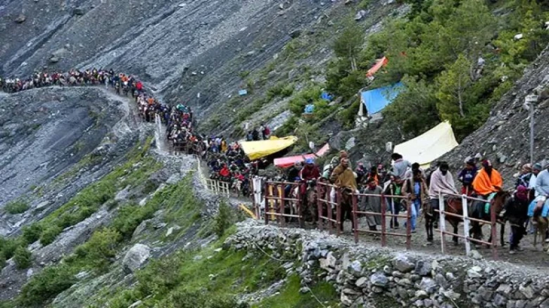 Amarnath yatra resumes after 3 days from Panjtarni, Sheshnag base camps in J-K