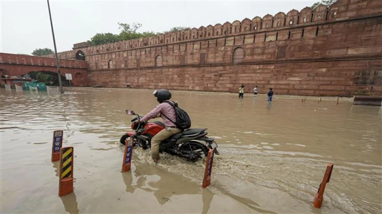 Key roads in Delhi remain waterlogged as Yamuna continues to overflow