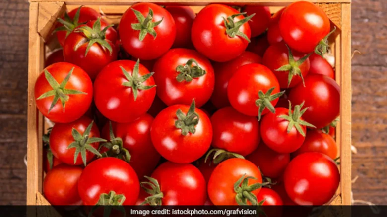 Tomato price hike: Dubai-based daughter brings 10 Kg Tomatoes as gift for Mother in India