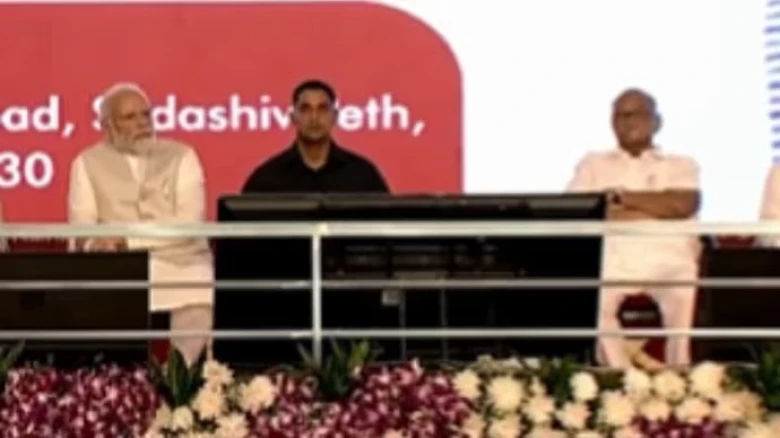 PM Modi shares stage with Sharad Pawar at Tilak award ceremony in Pune