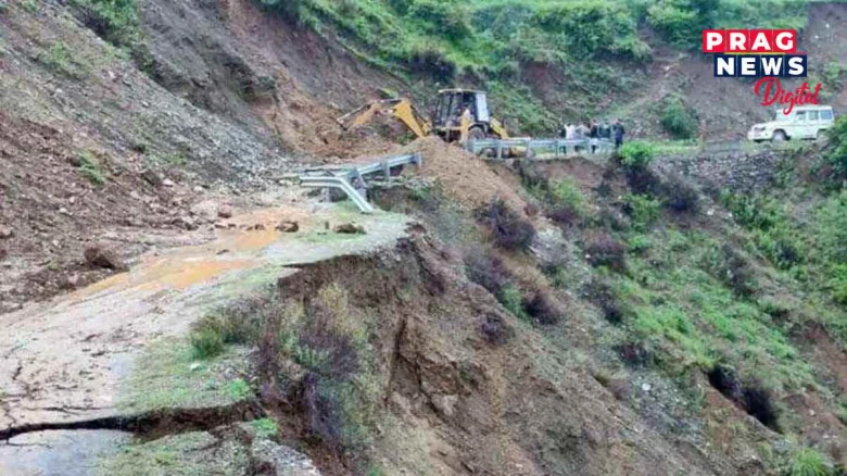 কেদাৰনাথলৈ যোৱা পথত ভূমিস্খলন! ৰাজপথতে  আৱদ্ধ বহু লোক, কেইবাজনো সন্ধানহীন