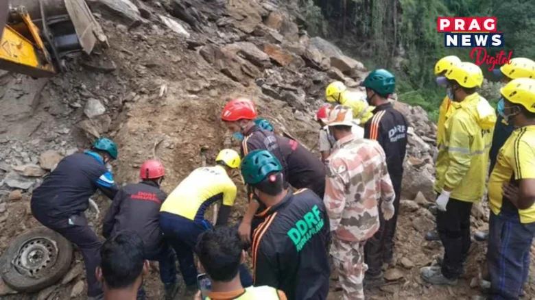 পাহাৰৰ পৰা হঠাতে নামি অহা শিল-মাটিয়ে পুতি পেলালে কেদাৰনাথ যাত্ৰীৰ গাড়ী,   ৫ জন তীৰ্থযাত্ৰী নিহত