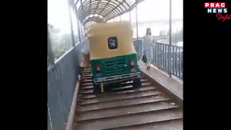 দিল্লীত যান-জঁটৰ পৰা হাত সাৰিবলৈ দলঙৰ ওপৰেৰে অটো চলালে চালকে