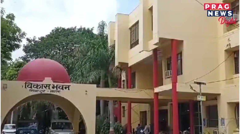 মদ্যপানৰ বাবে চাফাই কৰ্মচাৰীয়ে বিক্ৰী কৰিলে চৰকাৰী কাৰ্যালয়ৰ নথি!