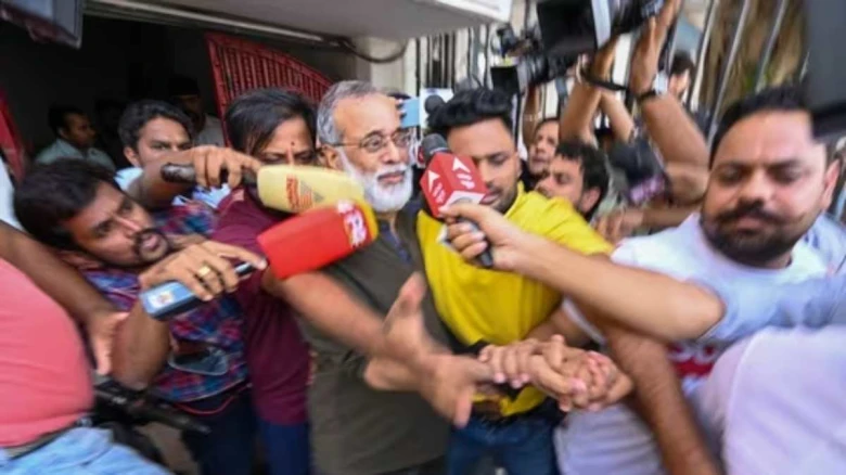 চতুৰ্থ স্তম্ভক মোক্ষম আঘাত!  সাংবাদিক প্ৰবীৰ পুৰকায়স্থৰ বিৰুদ্ধে লগোৱা হ’ল UAPAৰ ধাৰা