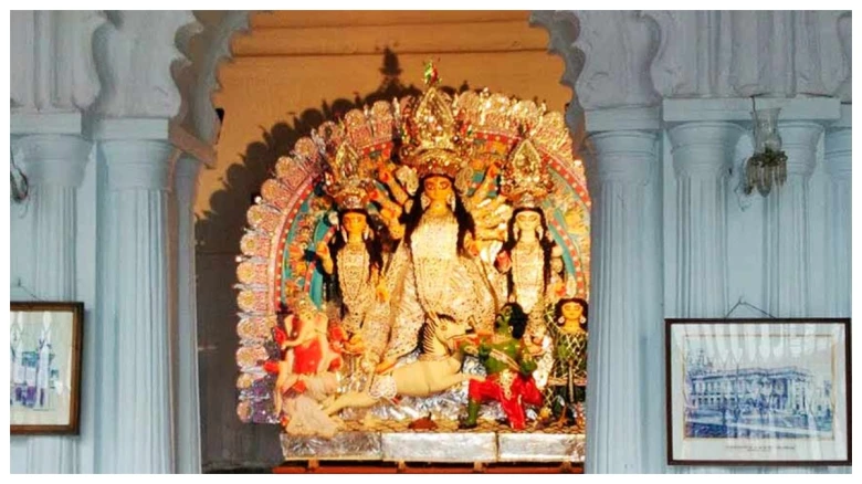 চিপাহী বিদ্ৰোহৰ স’তে সংযোগৰ পৰা পশুবলি বন্ধ কৰালৈকেঃ ২৫০ বছৰীয়া ইতিহাস লৈ এতিয়াও সজীৱ কলকাতাৰ শোভাবজাৰ ৰাজবাৰীৰ পূজাস্থলী! জানক ইয়াৰ ইতিহাস