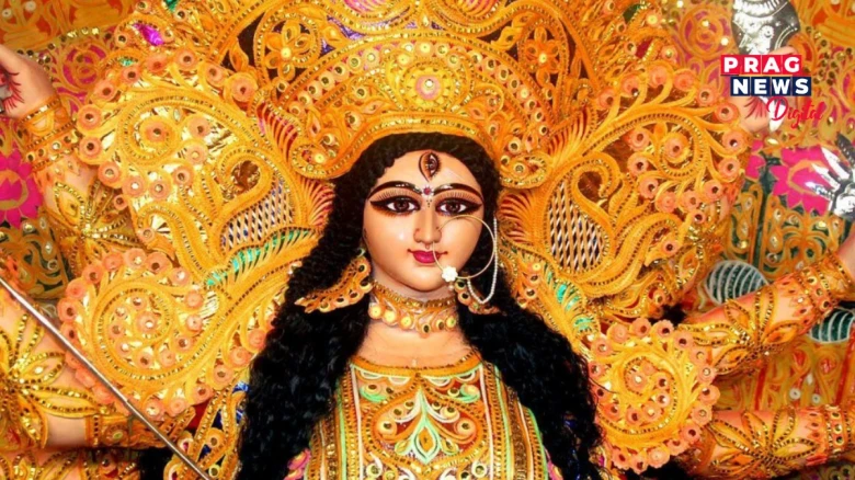 আজি মহাষষ্ঠী! ভক্তৰ সন্মুখত মুকলি হ'ল দেৱী দুৰ্গাৰ প্ৰতিমাৰ মুখখনি