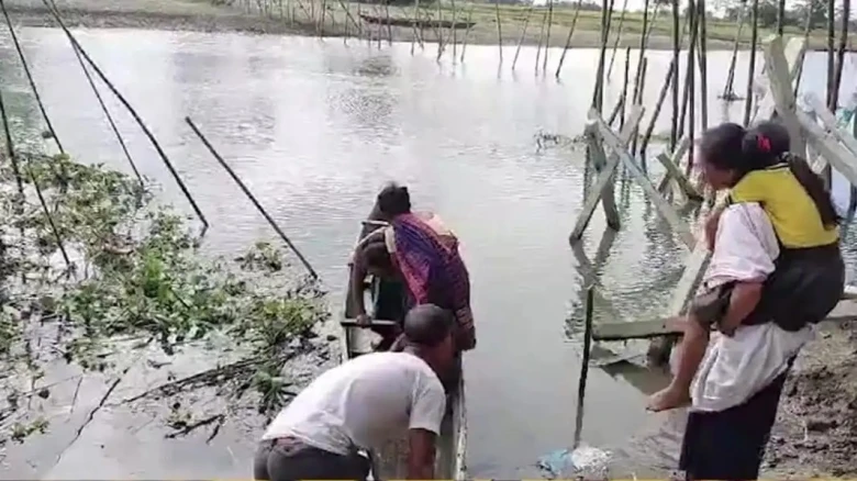 Assam: Several school students injured as bamboo bridge collapses in Dhemaji