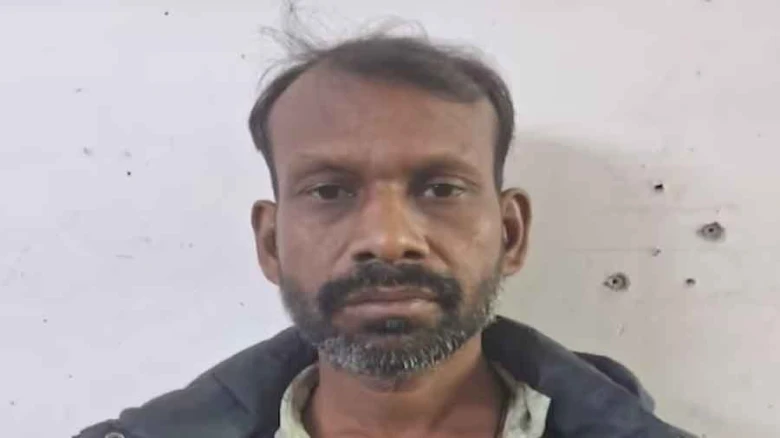 ক্ৰিকেট বিশ্বকাপৰ আন এক ট্ৰেজেডিঃ ফাইনেলৰ দিনা টিভি বন্ধ কৰাকলৈ পিতা-পুত্ৰৰ মাজত কাজিয়া,  পুত্ৰক শ্বাসৰুদ্ধ কৰি হত্যা পিতৃৰ!