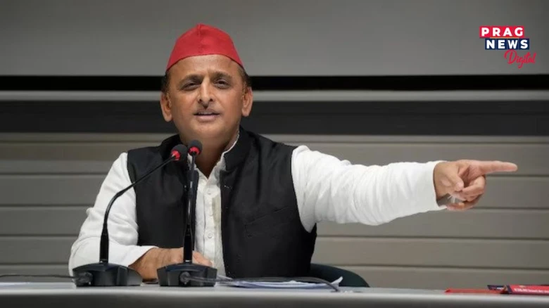 ফাইনেলখন লক্ষ্ণৌত অনুষ্ঠিত হ’লে ভগৱান বিষ্ণু আৰু বাজপেয়ীৰ আশীৰ্বাদত টীম ইণ্ডিয়া জয়ী হ’লহেঁতেন; ভাৰতৰ পৰাজয়ৰ কাৰণ লৈ এইবাৰ প্ৰেক্ষাপটত অখিলেশ যাদৱ