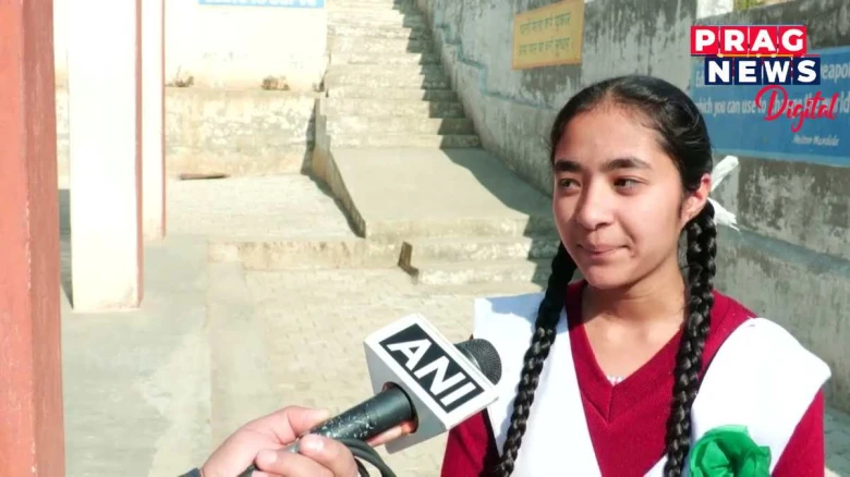 'মই বহুবাৰ পৰিছোঁ,আমাৰ স্কুলৰ ৰাস্তাটো নিৰ্মাণ কৰি দিয়ক' ; প্ৰধানমন্ত্ৰীক আহ্বান দিব্যাংগ ছাত্ৰীৰ