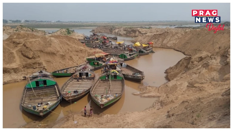 পানীৰ পাছতে মানৱ সভ্যতাৰ দ্বিতীয় সৰ্বাধিক ব্যৱহৃত প্ৰাকৃতিক সম্পদ বালি! অথচ অবিৰত বালি খননে কঢ়িয়াই আনিছে অশনি সংকেত