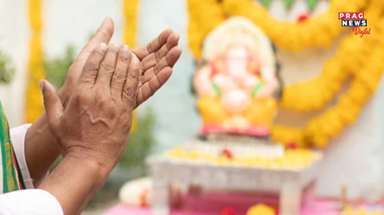 ভজন-কীৰ্তনৰ সময়ত কিয় হাত চাপৰি বজোৱা হয়?  এই পৰম্পৰা কেনেকৈ আৰম্ভ হ’ল জানো আহক..