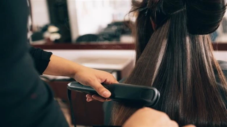 Shocking! Woman's scalp burns during hair straightening, and then doctors find damaged kidneys