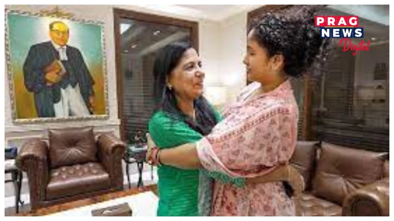 আমি দুয়ো সখী!  সুনীতা কেজৰিৱালক সাক্ষাৎ কৰি কল্পনা সোৰেনে ক’লে, 'আমি স্বামীৰ গ্ৰেপ্তাৰৰ বিৰুদ্ধে একেলগে যুঁজিম'
